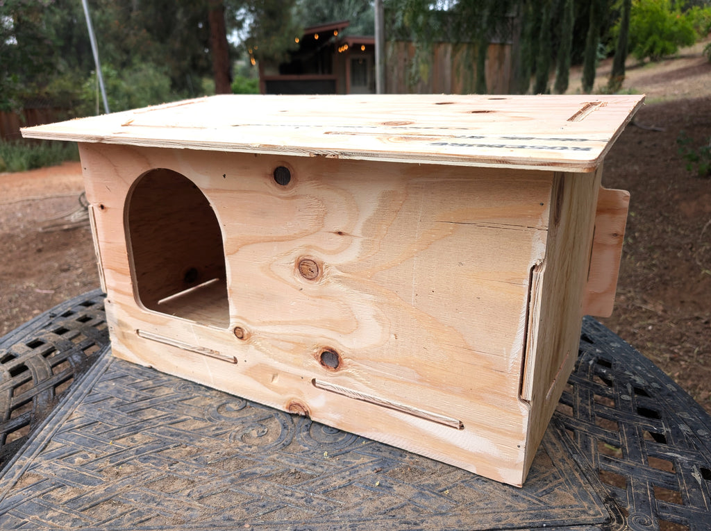 Jumbo 1-Hole Slat Roof Nesting Box
