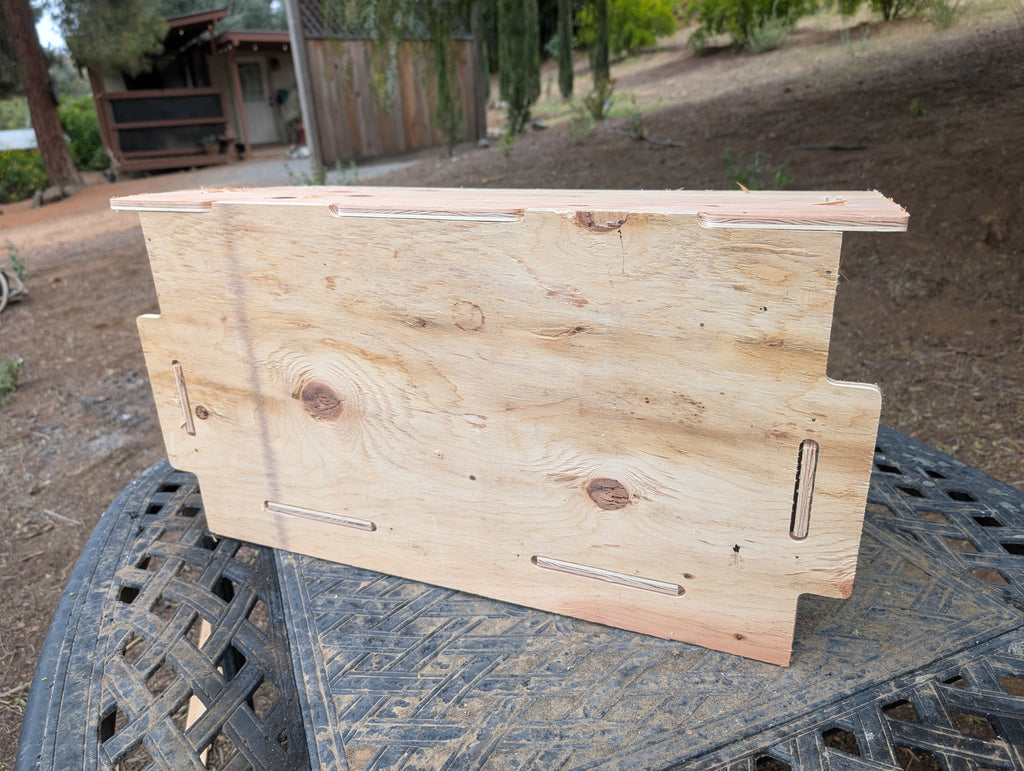 Jumbo 1-Hole Slat Roof Nesting Box